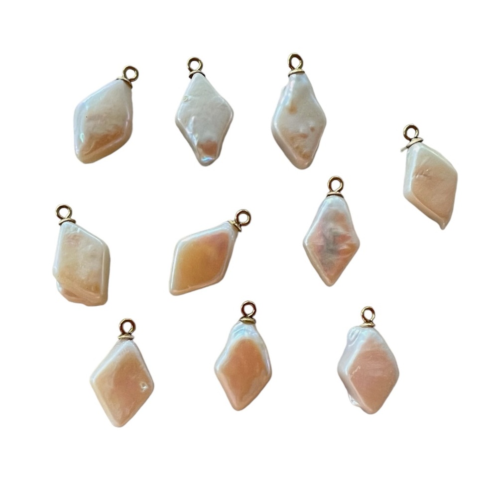Rhombus-shaped natural baroque pearl charm with 18k gold plate